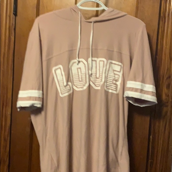 Nice soft LOVE shirt - Picture 2 of 3